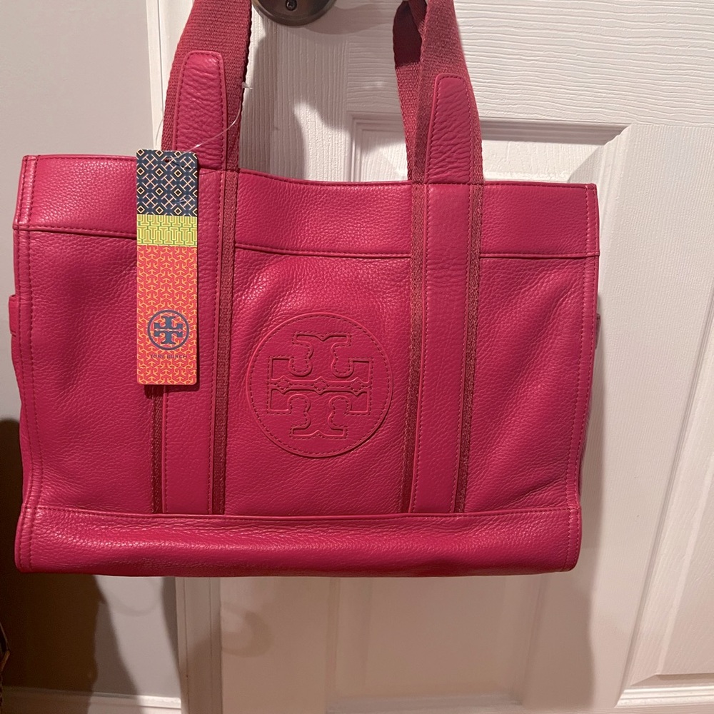 Tory Burch NWT Tory Tote in Magenta leather
